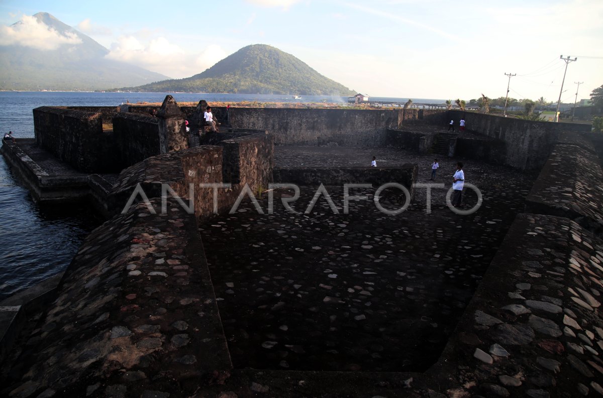 Historical tour of Kalamata Castle in Ternate | ANTARA Foto