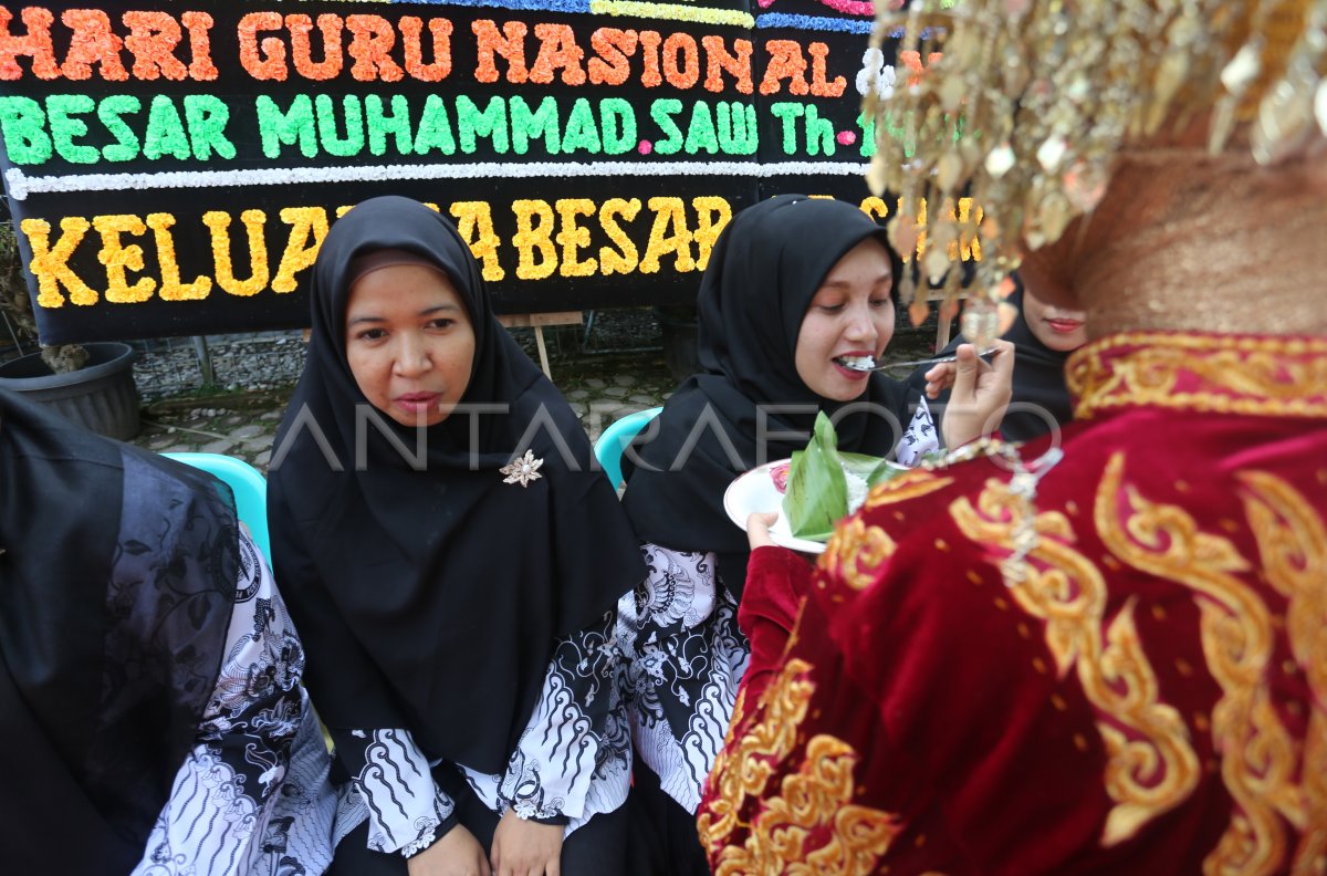 The commemoration of the National Teacher Day in West Aceh