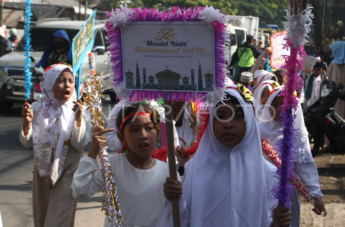 Kirab pelajar sambut Maulid Nabi