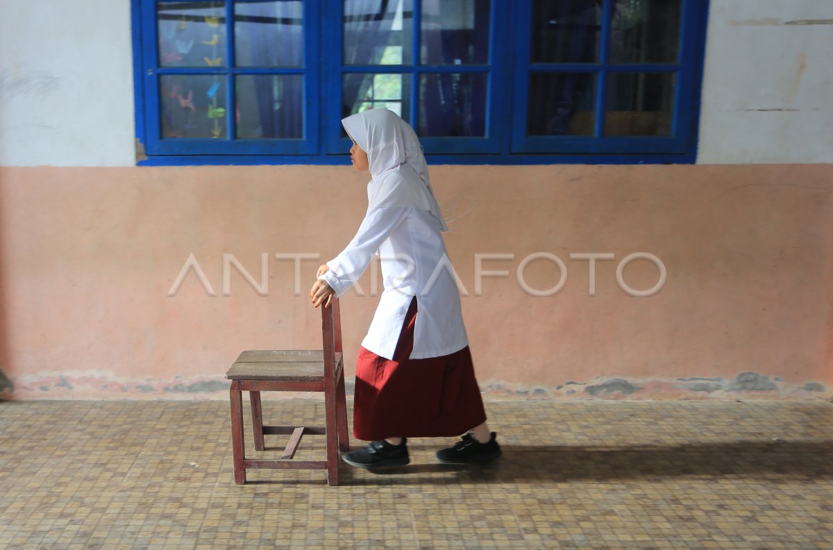 Hari pertama sekolah setelah libur semester