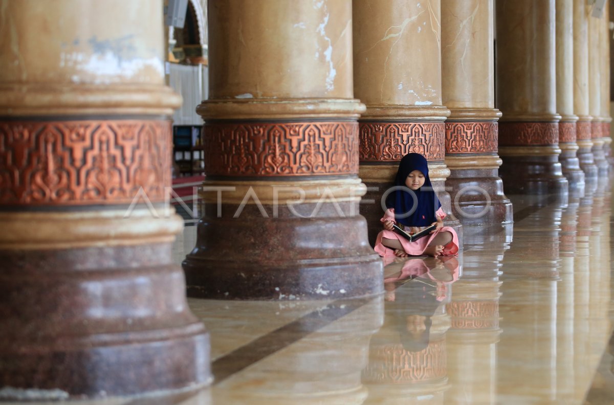 Ngabuburit di masjid Agung Meulaboh