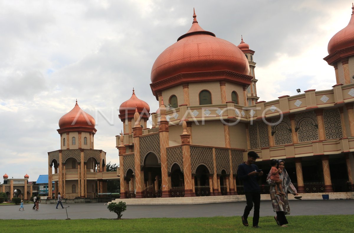 Ngabuburit di masjid Agung Meulaboh
