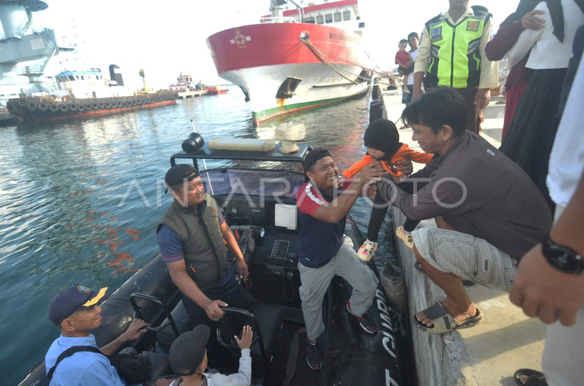 Bakamla bantu pengangkutan warga ke Pulau Enggano