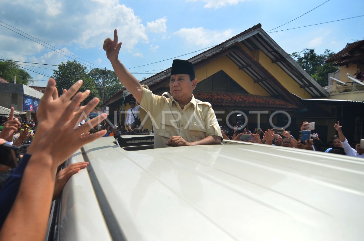 PREBOWO TOMBE DE PÈLERINAGE ABAH ANOM