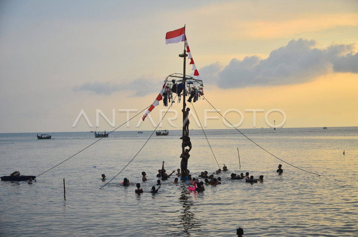 PANJAT PINANG DI LAUT