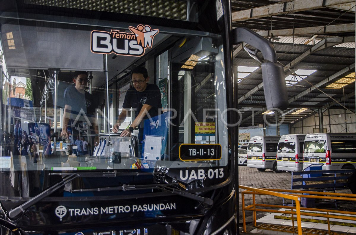Menjelajah Indonesia dengan Blue Bird Group: Panduan Lengkap Nomor Telepon dan Layanan Bus Pariwisata