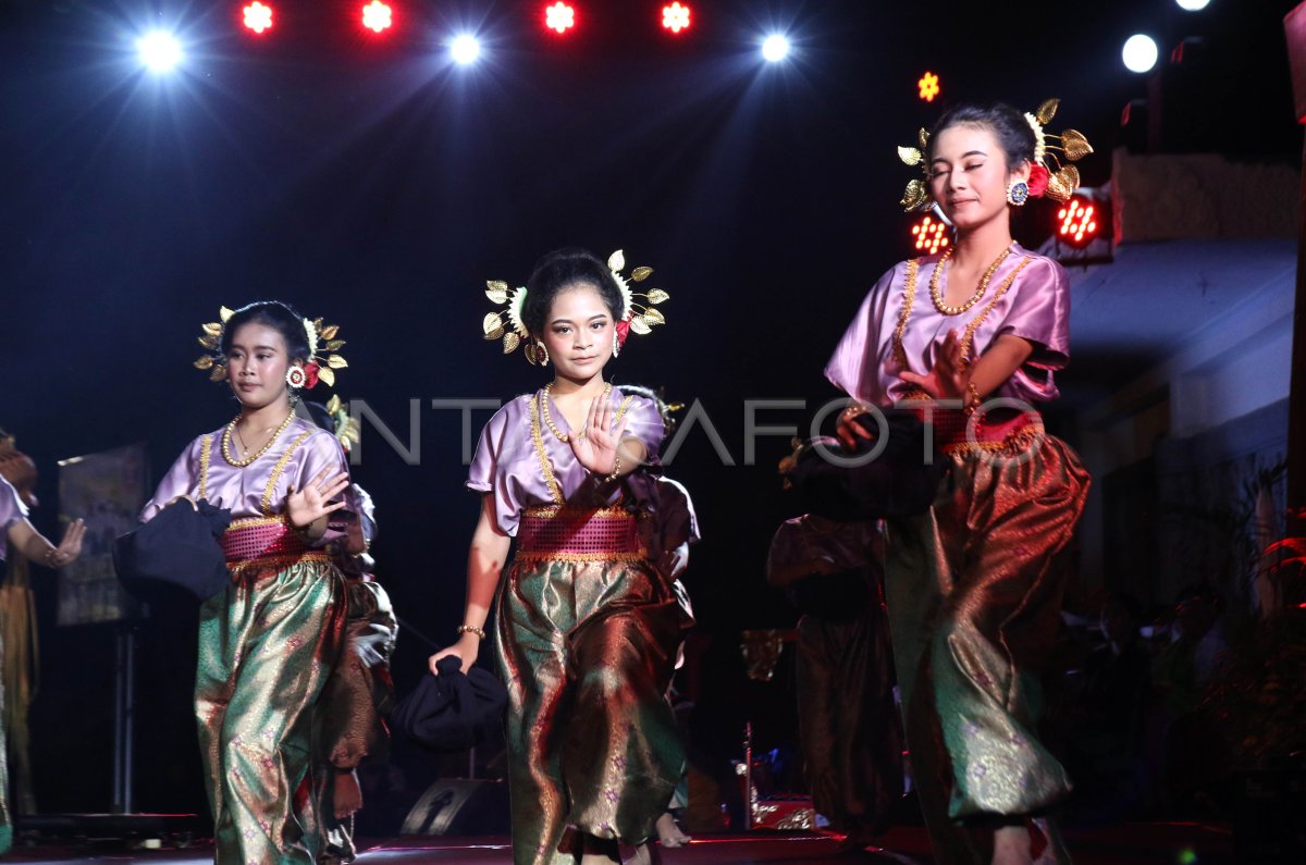 Cultural Festival of nusantara village village Mandar | ANTARA Foto
