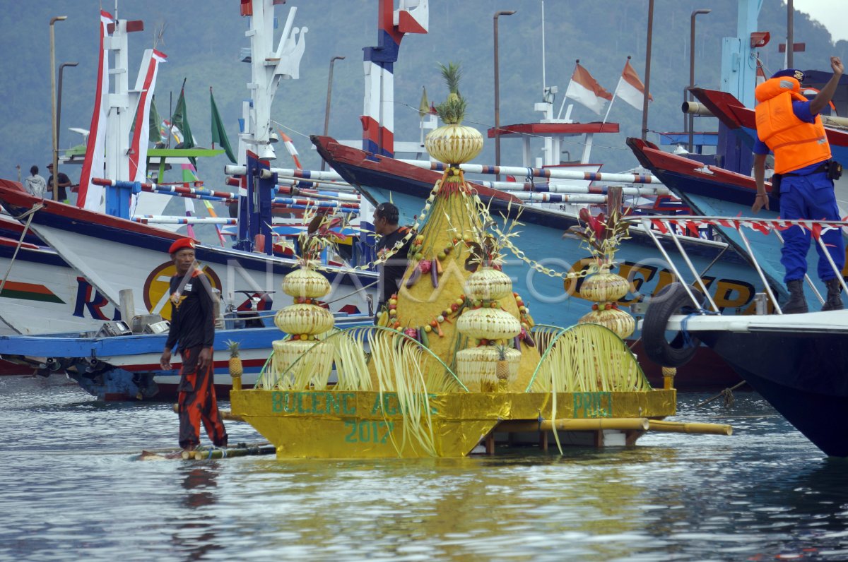 Metroda jojalarni ovlashi aks etgan porno video Spermada chozilgan anus