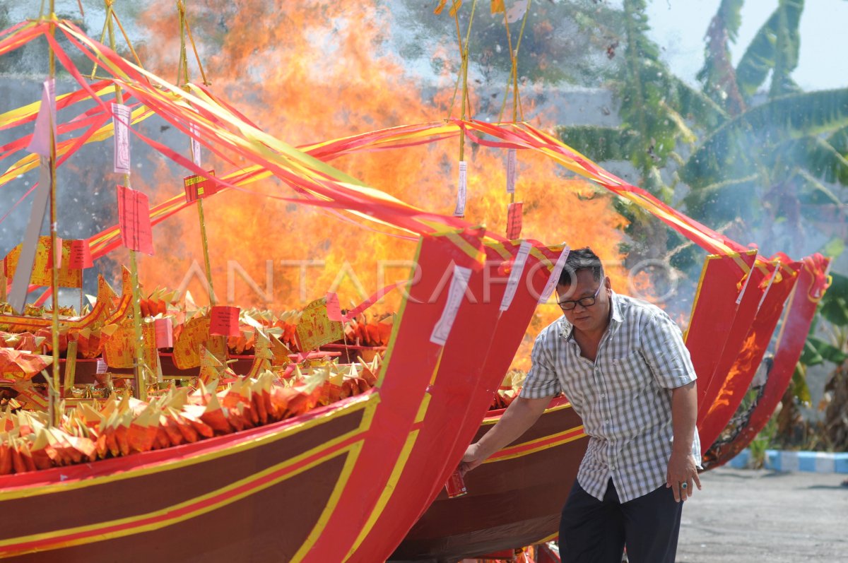 PERINGATAN DEWI KWAN IM NAIK KE NIRWANA | ANTARA Foto