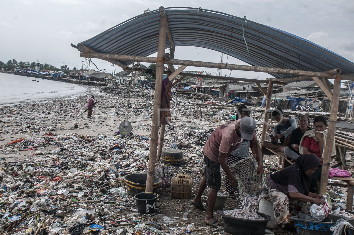 Teluk Labuan dipenuhi sampah
