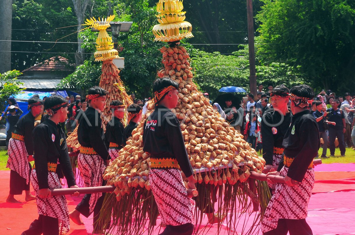 Festival kupat lepet di Jepara