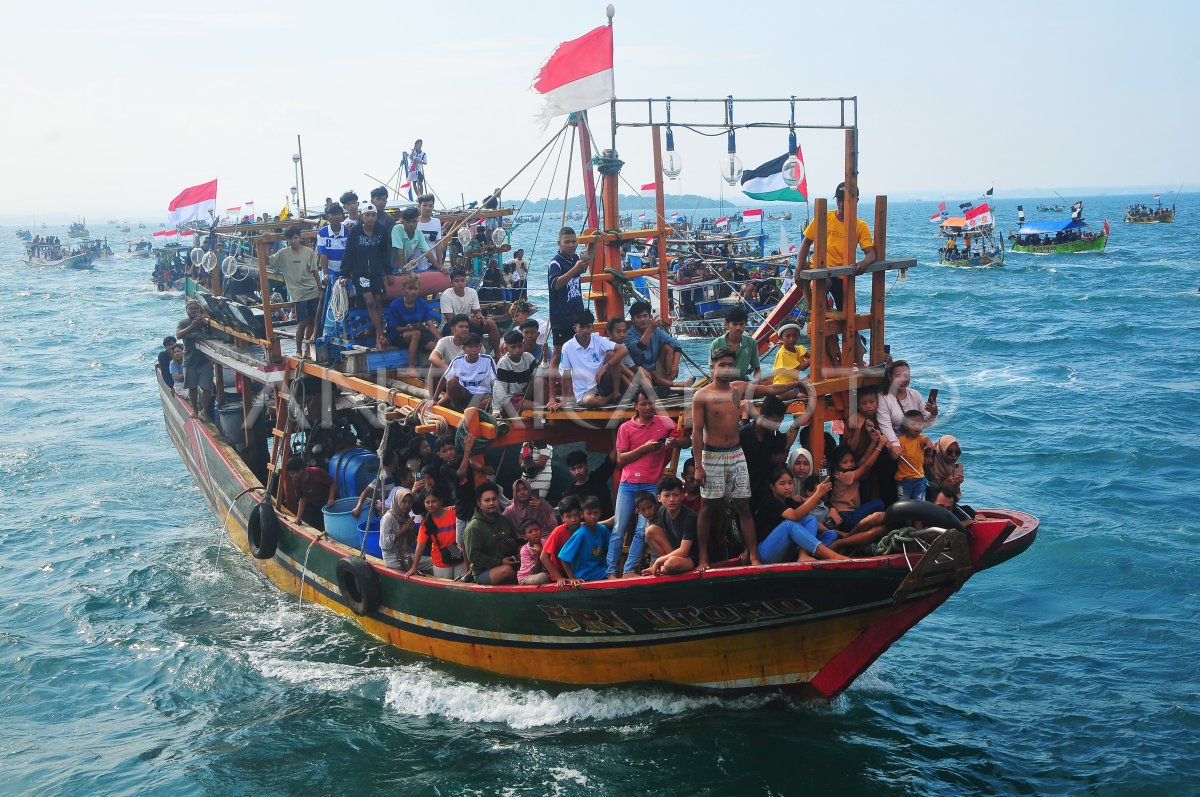Tradisi pesta lomban di Jepara