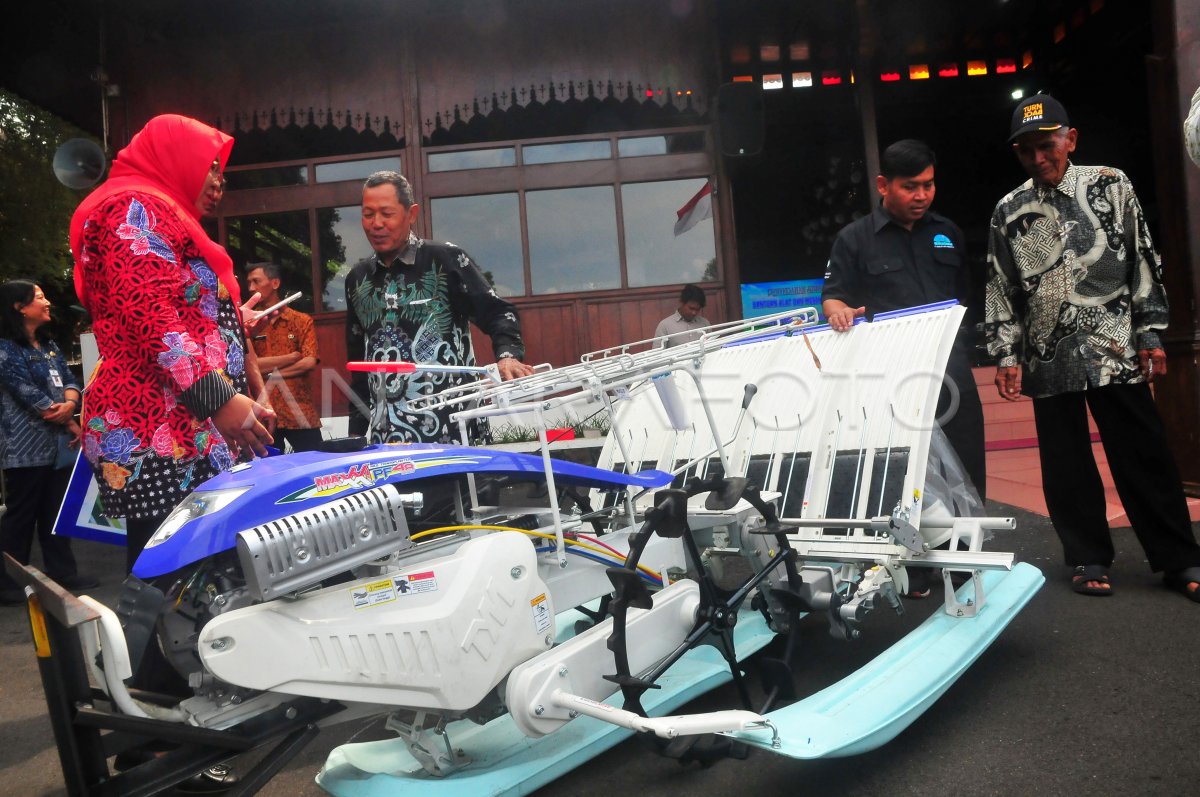 Bantuan alsintan untuk petani di Kudus