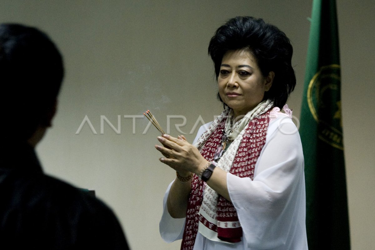 Erining eshagida jinsiy olatni Qiz va bir yigit squirting