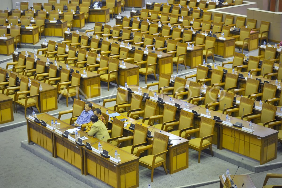 PARIPURNA DPR ATTENDED 61 MEMBERS