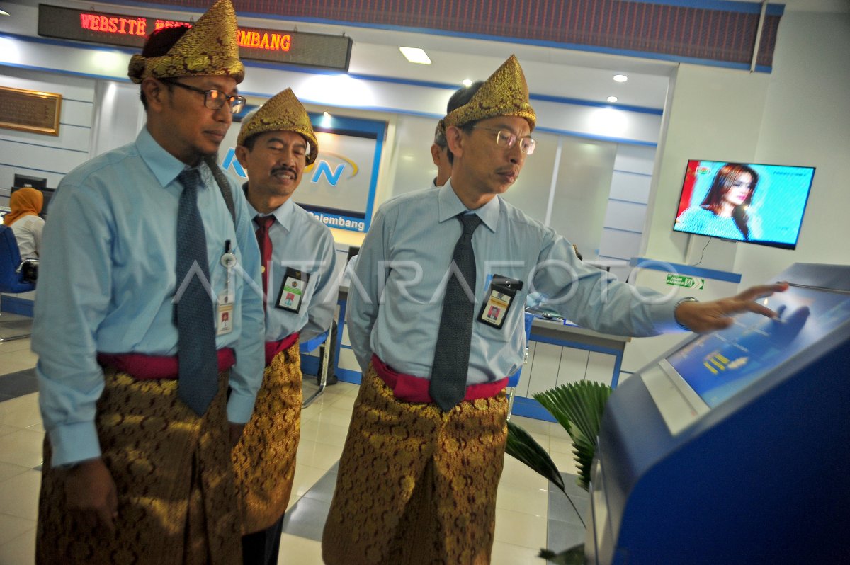 Semiz odam gozalning mushukini tanlamoqda (foto)