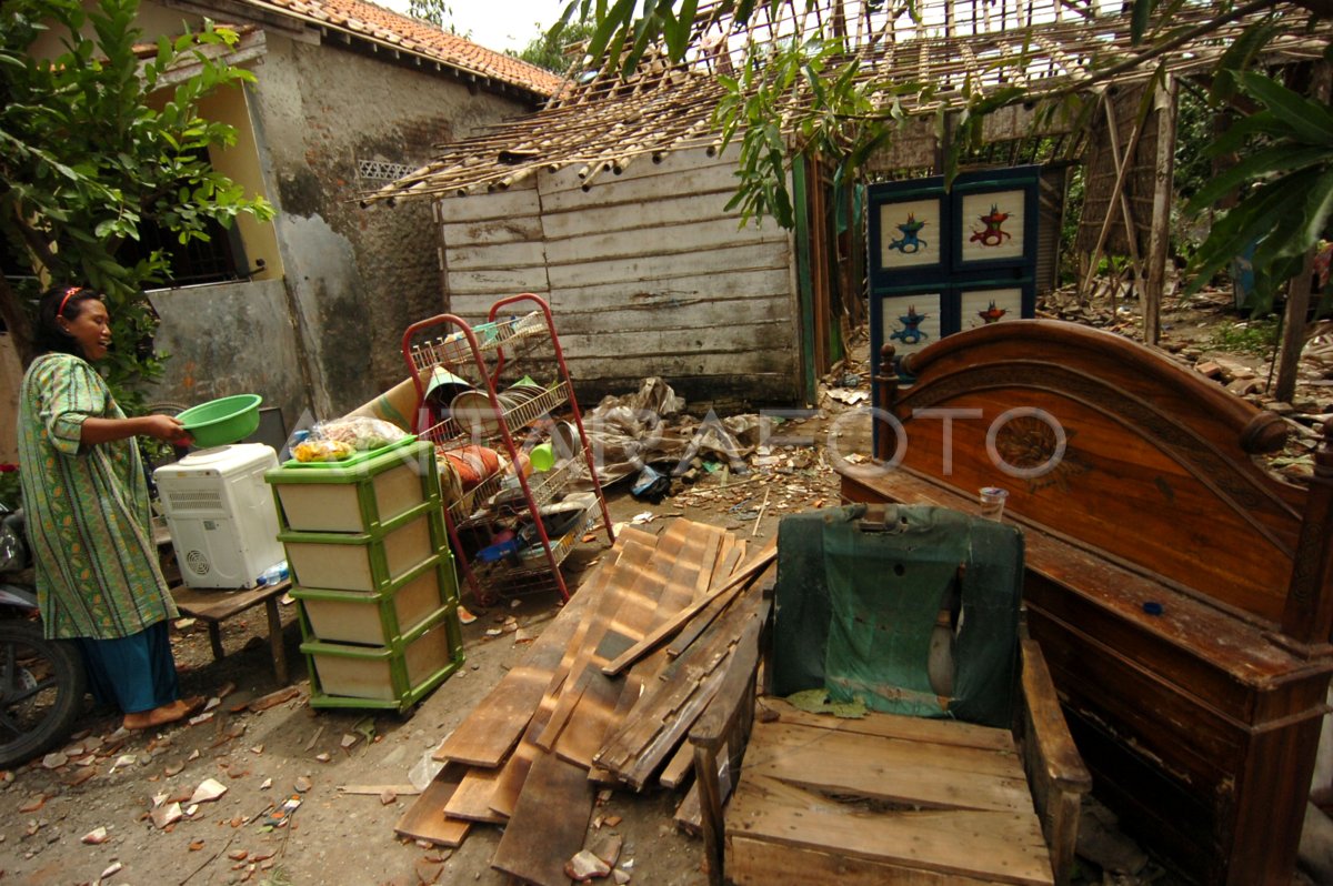 DAMAGE TO THE UMBRELLA'S HOUSE GROWS
