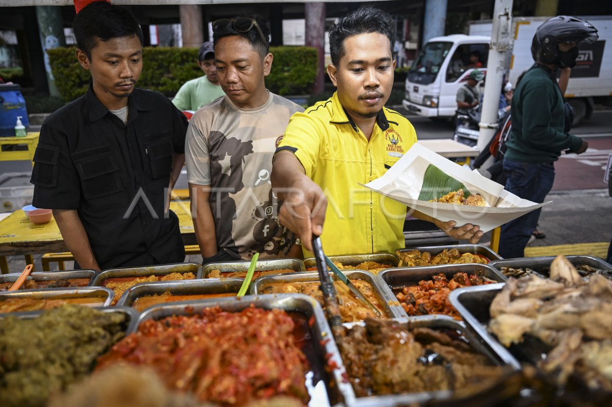 Keramaian pusat kuliner di kawasan Pasar Senen Jakarta