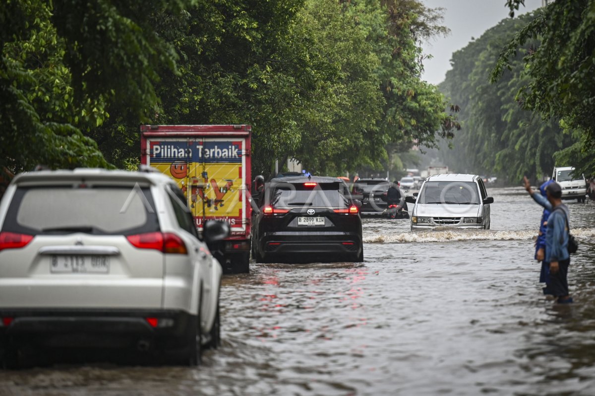 Banjir Di Jakarta Akibat Curah Hujan Tinggi Antara Foto