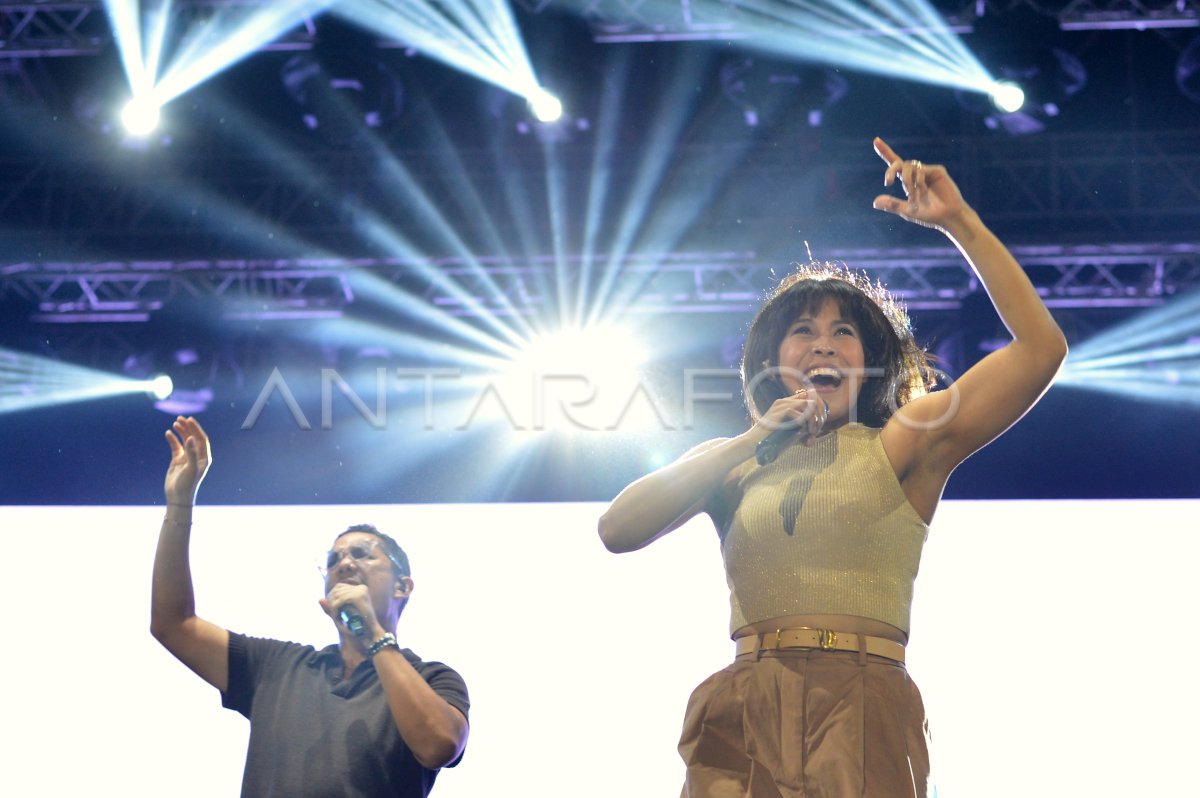 Penampilan Maliq & D'Essentials di TGIF