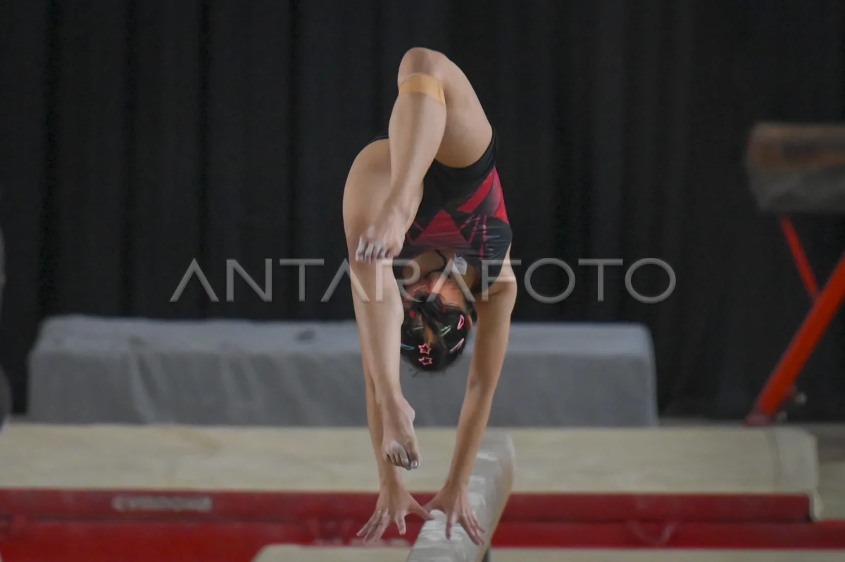 Kamuflyajli porno fotosuratlardagi qizlar