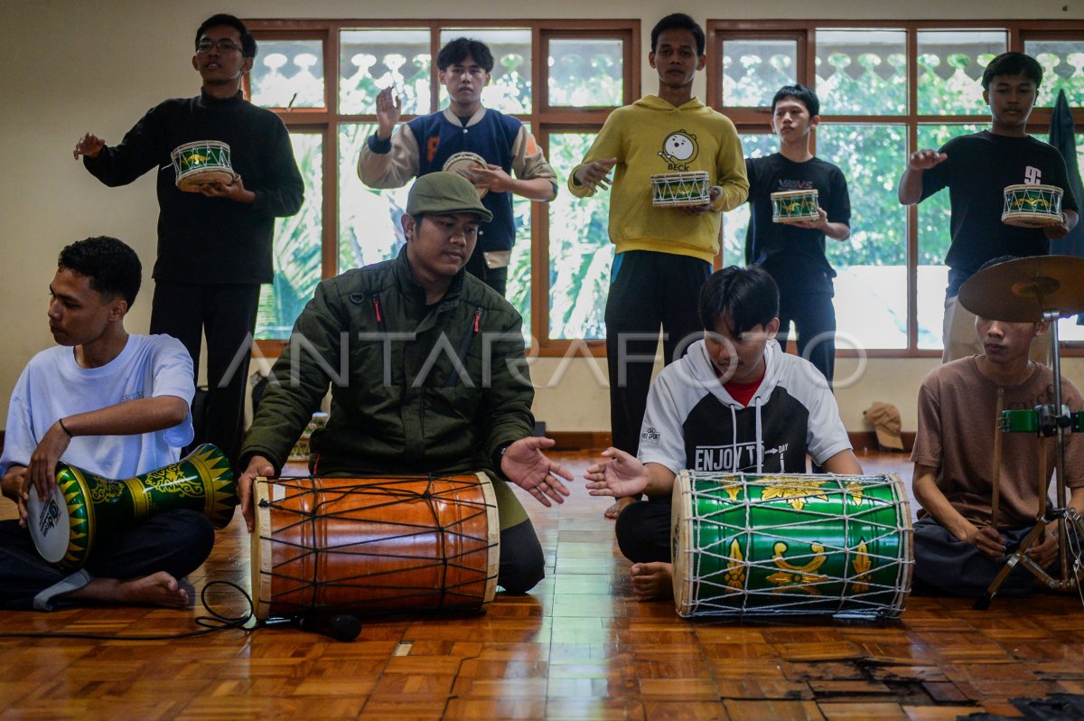 Pelatihan seni musik Islami