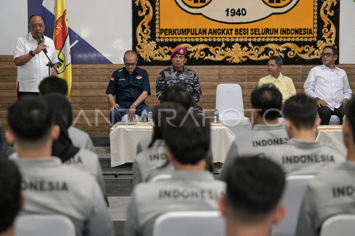 Pelepasan atlet timnas angkat besi Indonesia