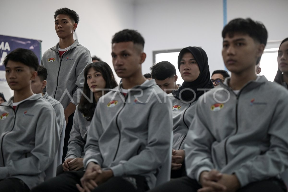 Pelepasan atlet timnas angkat besi Indonesia
