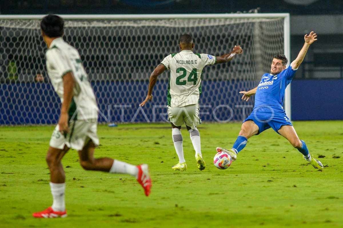 Persib Bandung against PSS Sleman