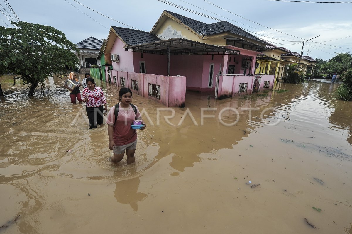 Flood soaking hundreds of houses in Jambi