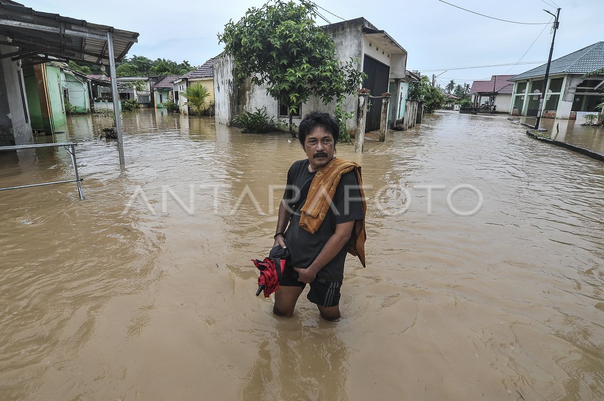 Flood soaking hundreds of houses in Jambi