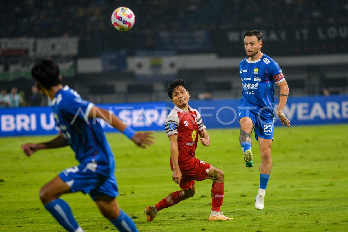 Persib Bandung was held by Barito Putera