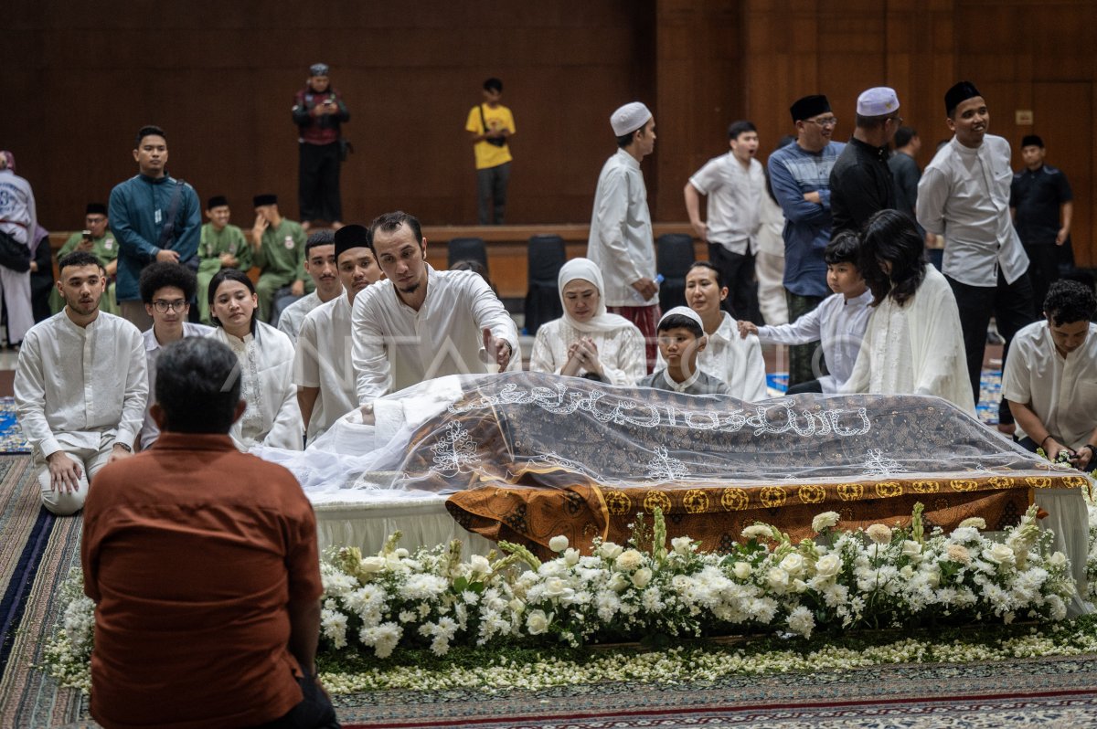 Shop the latists Eddie Mardjoeki Nalapraya died