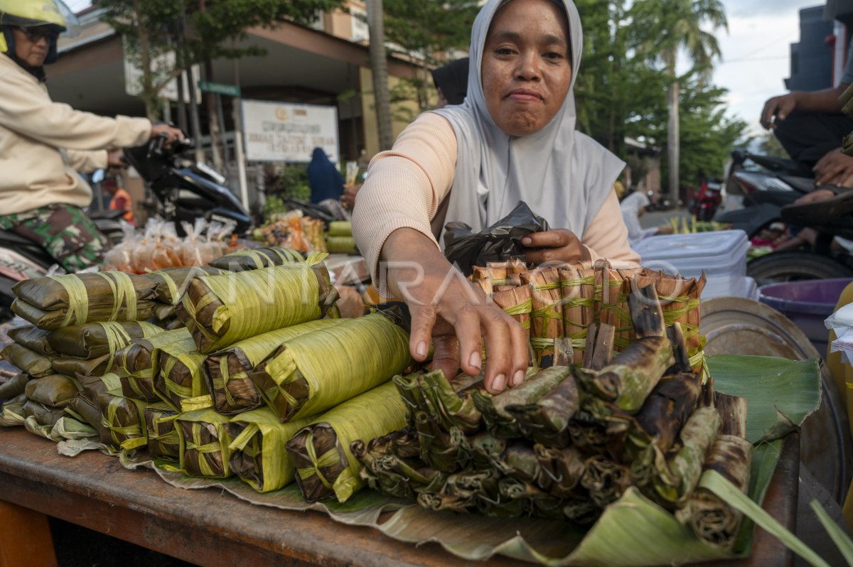 Pedagang musiman makanan khas Lebaran di Palu