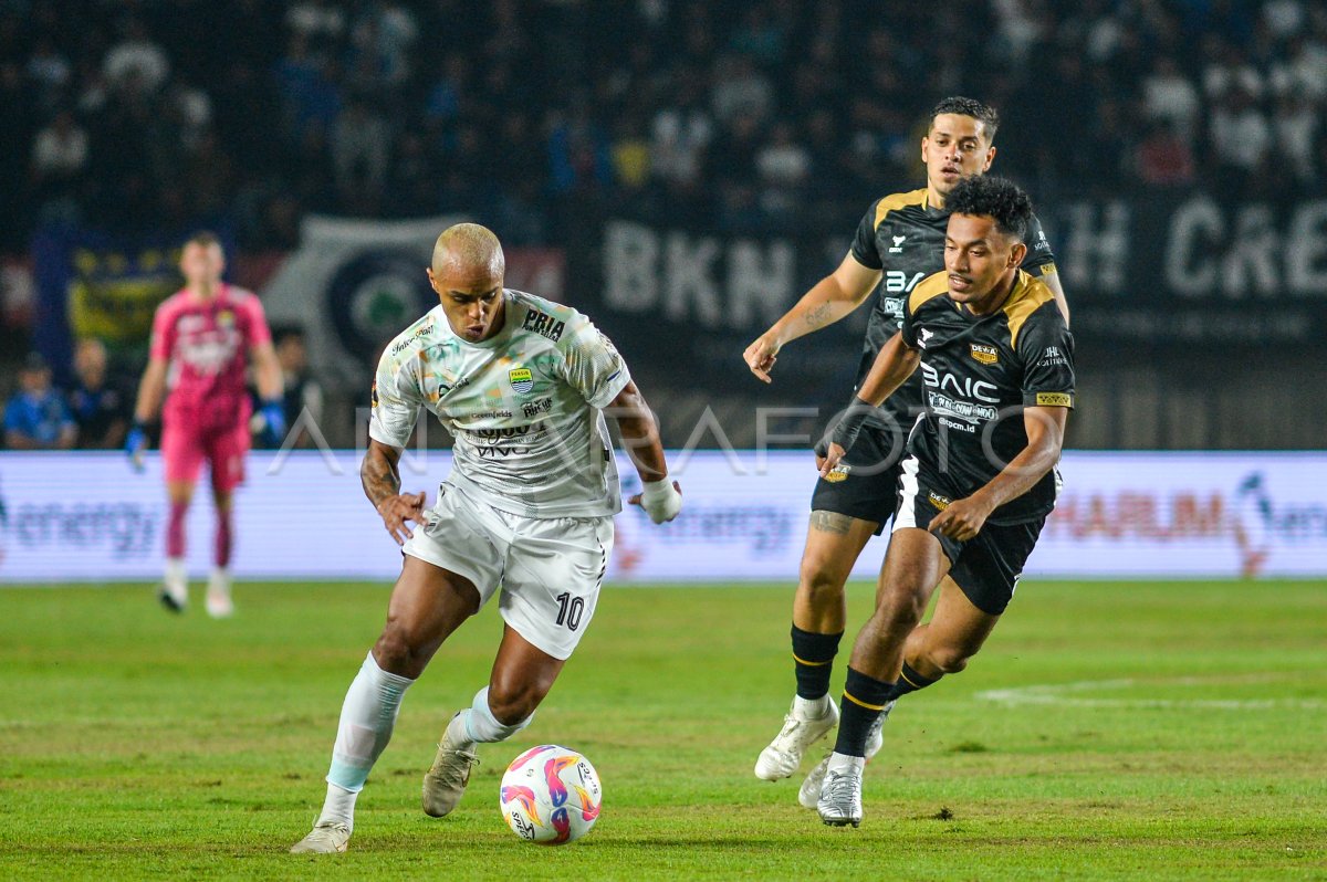 Persib Bandung against God United