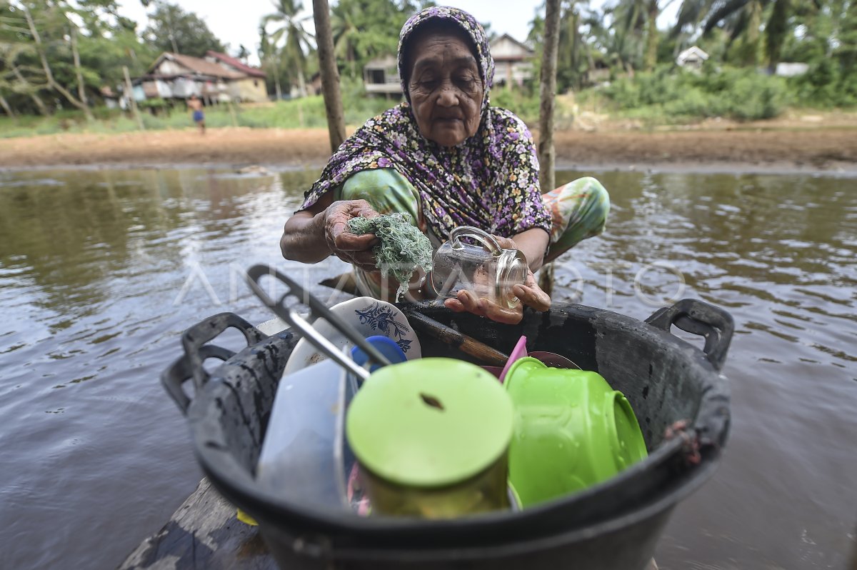 Warga terdampak kemarau di Muaro Jambi