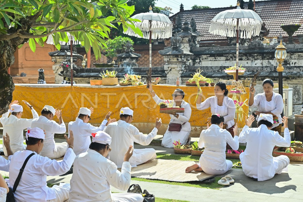 Sembahyang bersama untuk keselamatan di Bali