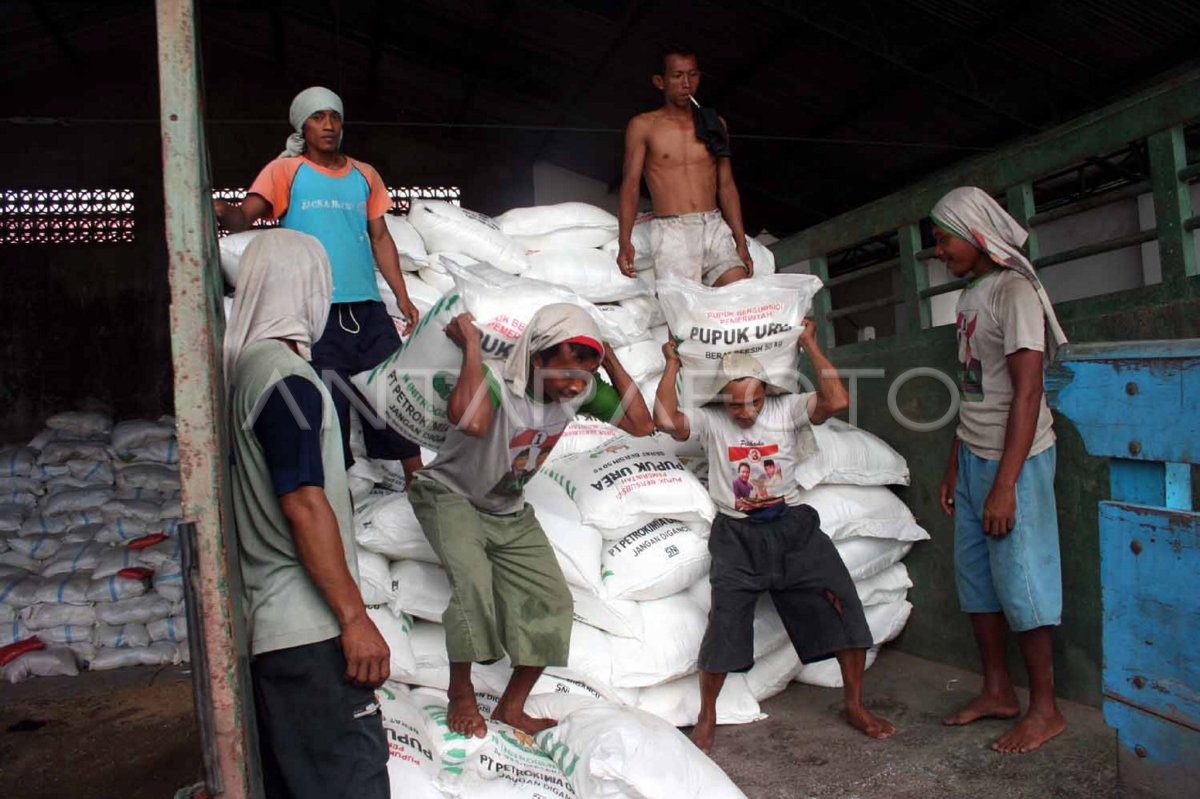 ALAT RUMAH TANGGA TRADISIONAL KUNO | ANTARA Foto