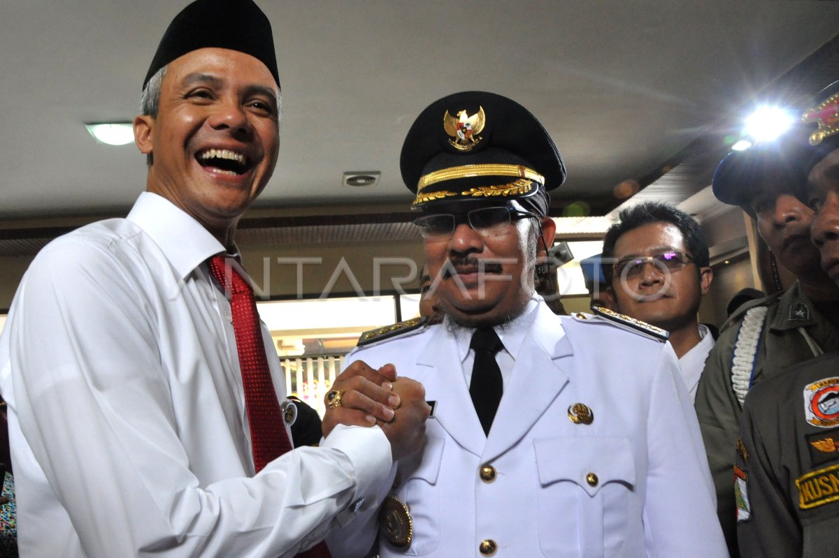 Ani Koshmalning Hale porno surati aylanib chiqdi Nyusha Shurochkina bilan haqiqiy rus jinsiy aloqa