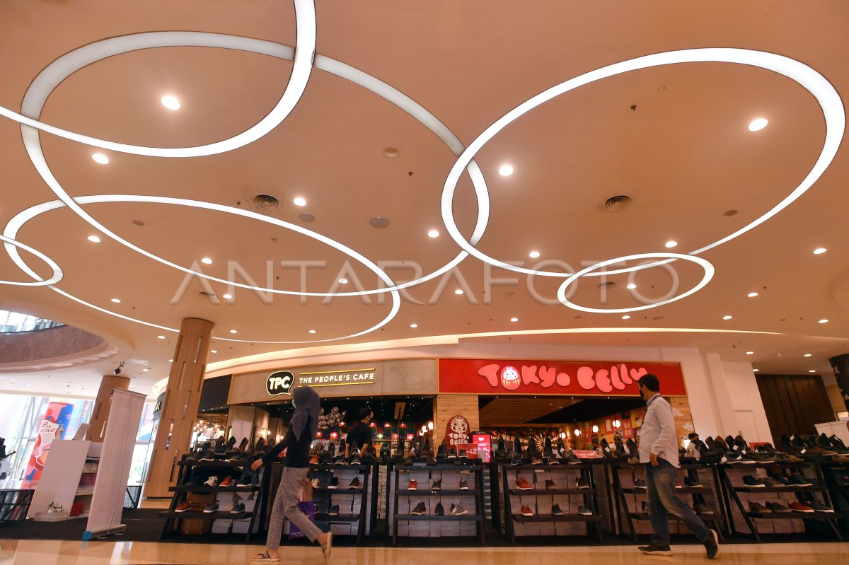 MALL OPERATING HOURS RESTRICTIONS ANTARA Foto mall-operating-hours-restrictions-antara-foto