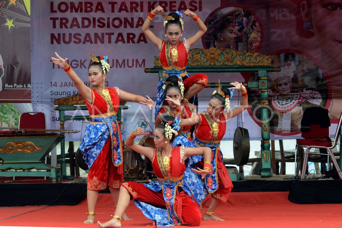 TRADISIONAL TRADISIONAL TARI  ANTARA Foto