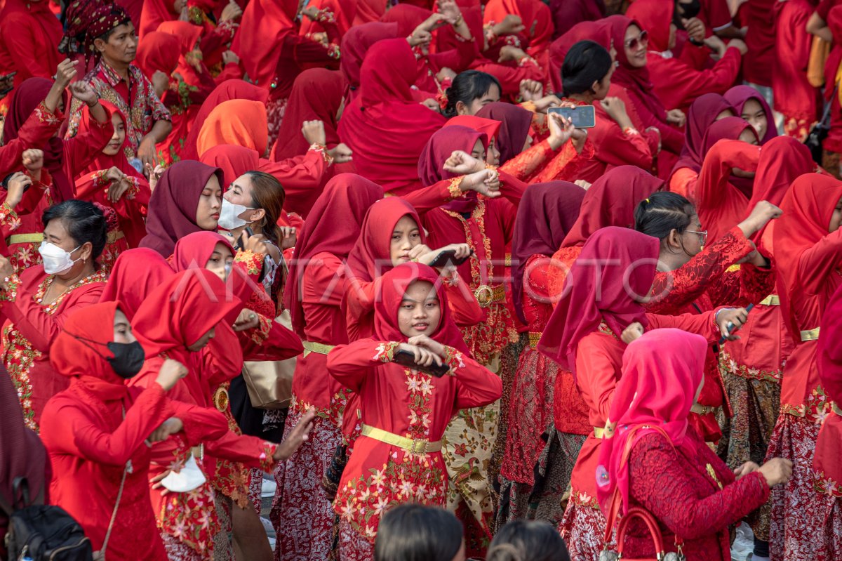 Joget Bareng HUT Ke 476 Kota Semarang ANTARA Foto