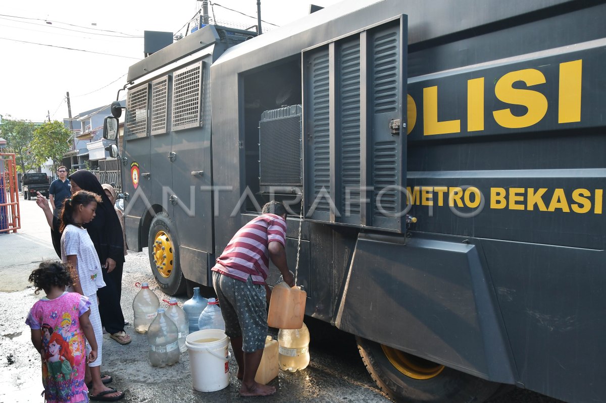 Krisis Air Bersih Di Bekasi Antara Foto