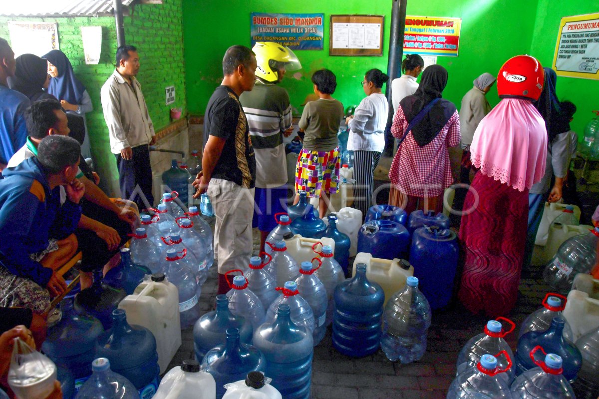 Krisis Air Bersih Di Madiun Antara Foto