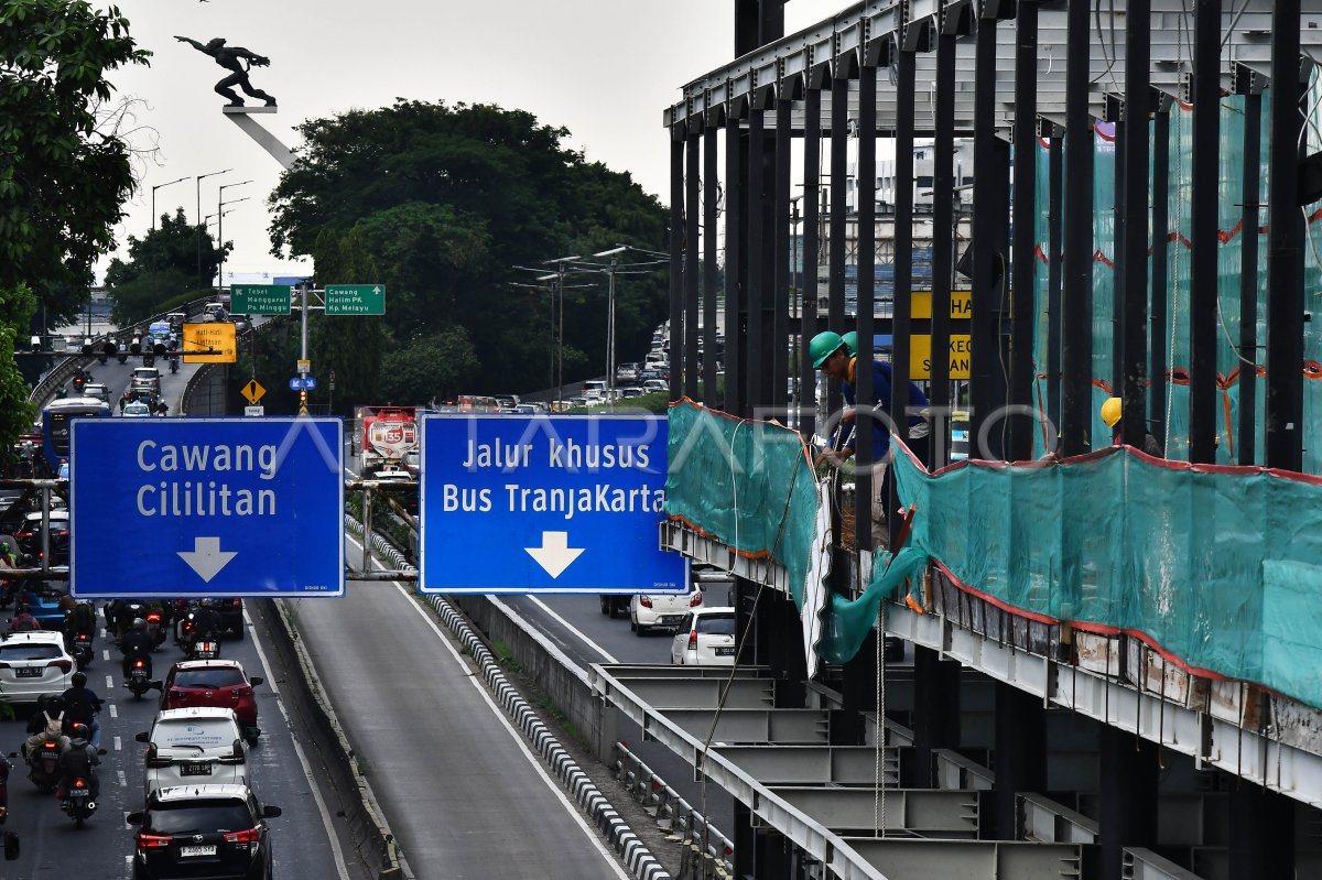 Revitalisasi Halte Transjakarta Pancoran Barat Antara Foto