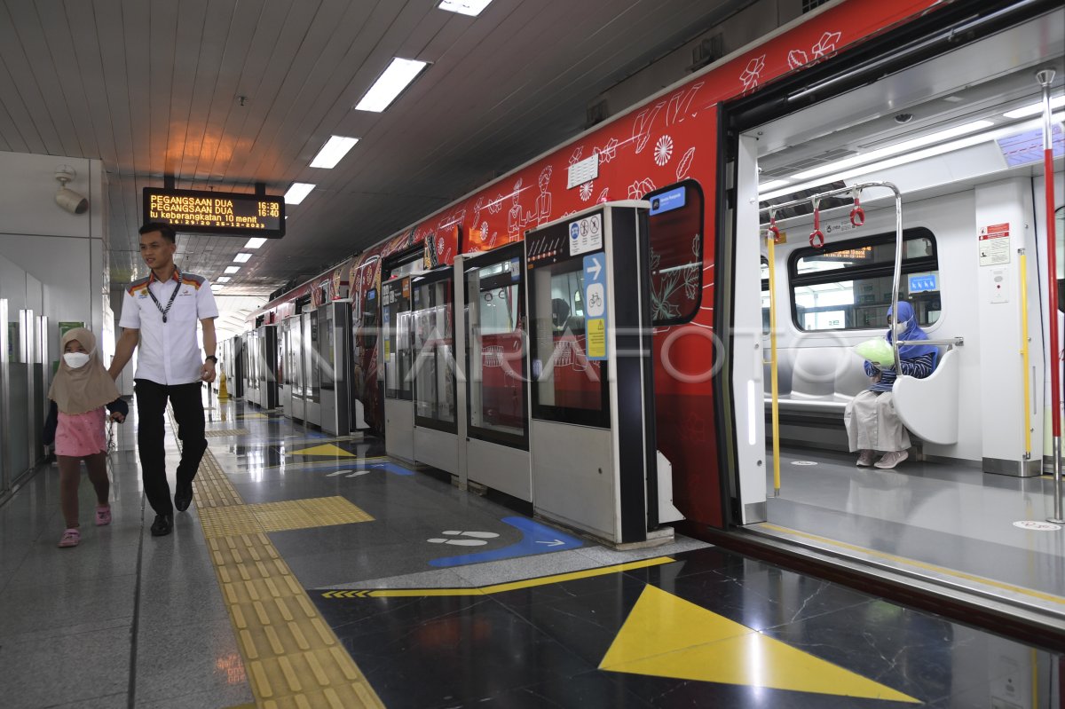 Target Penumpang Lrt Jakarta Pada Libur Natal Dan Tahun Baru Antara Foto