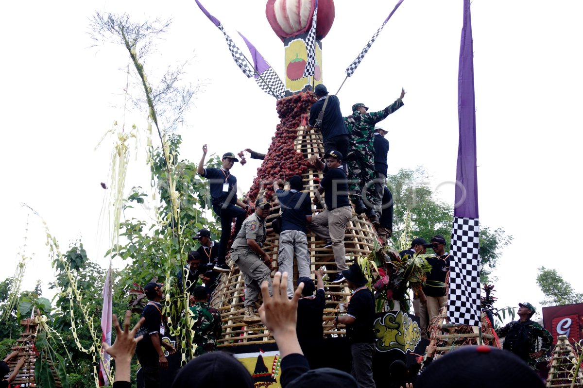 Tumpengan manggis di Wonosalam Jombang