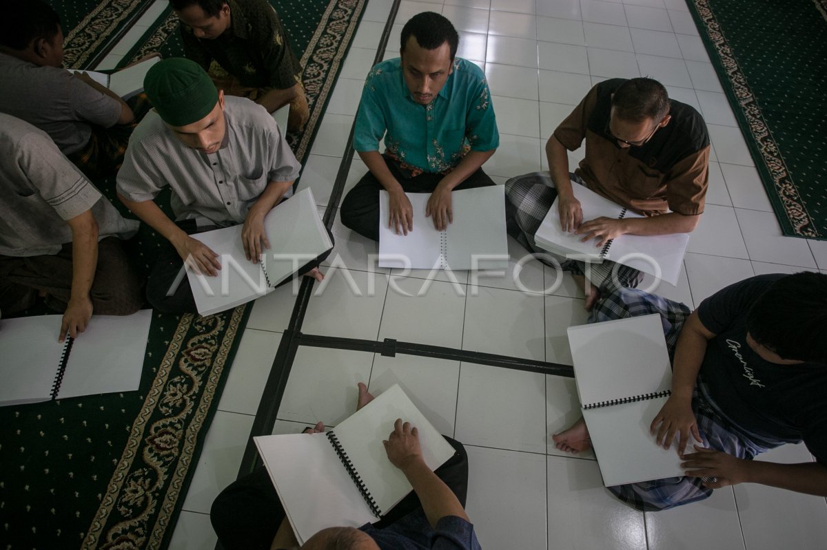 Tadarus Al-Quran Braille penyandang tuna netra