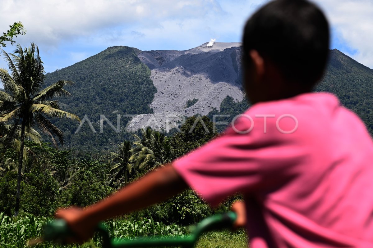 Perkembangan Aktivitas Gunung Ibu Masih Tinggi Antara Foto