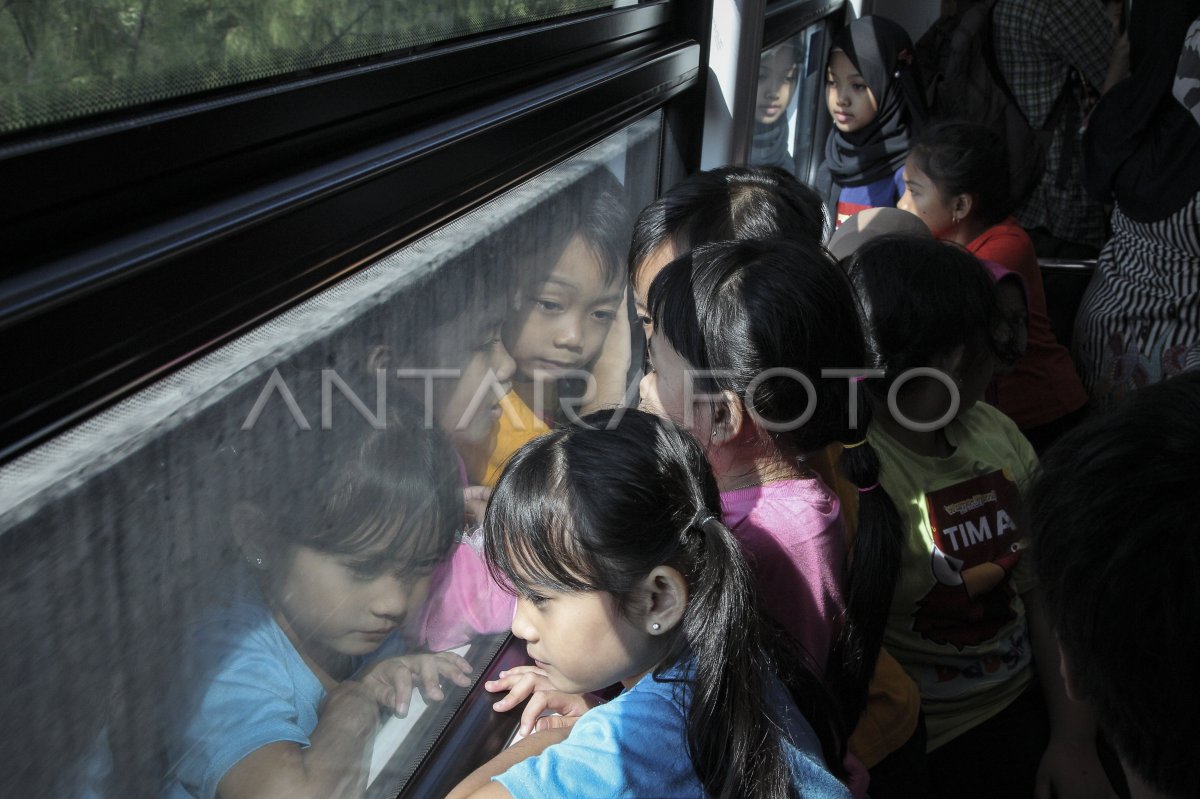 Warna-warni LRT Jakarta 2024